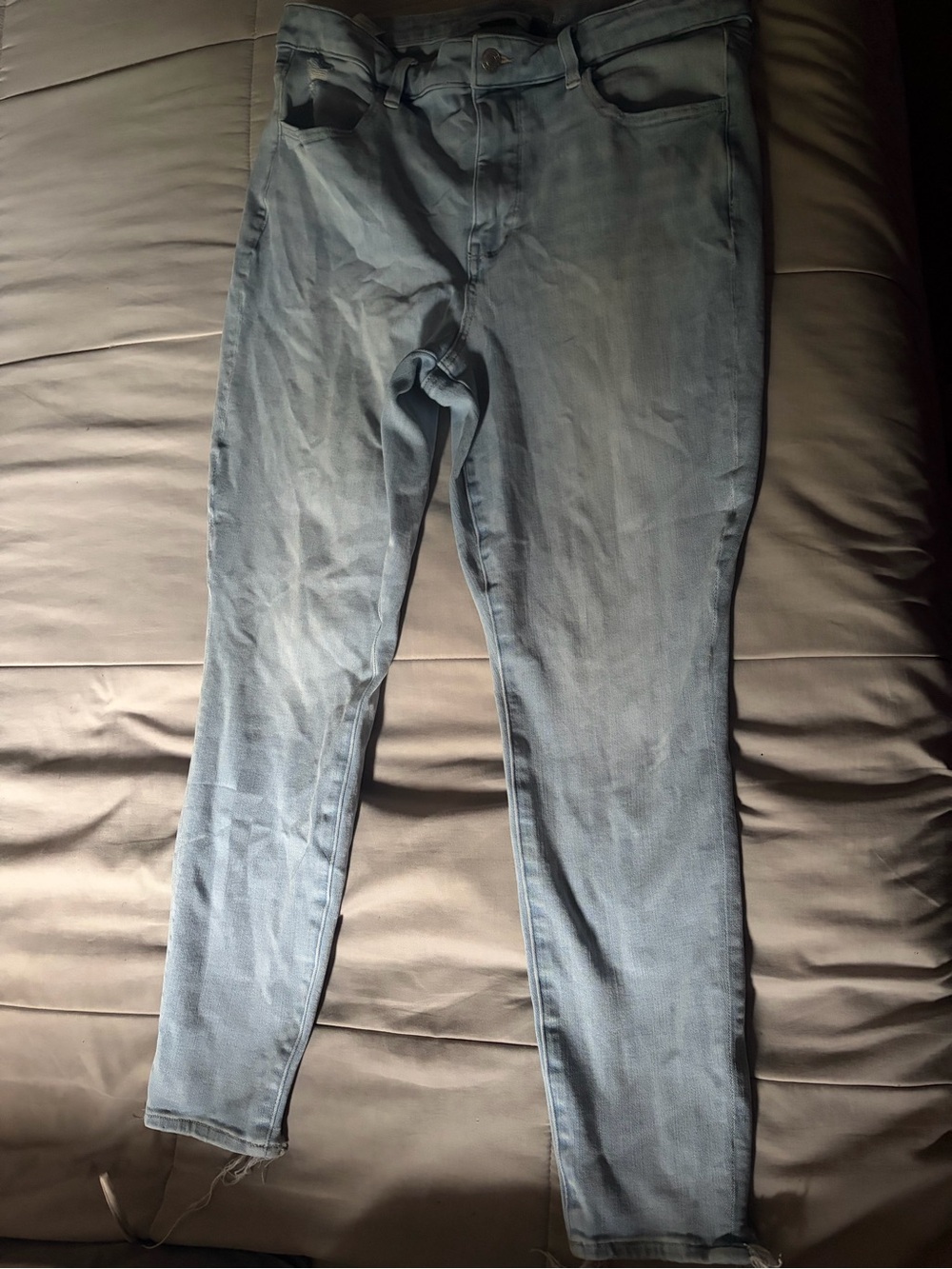 American Eagle Outfitters Light Wash Skinny Jeans